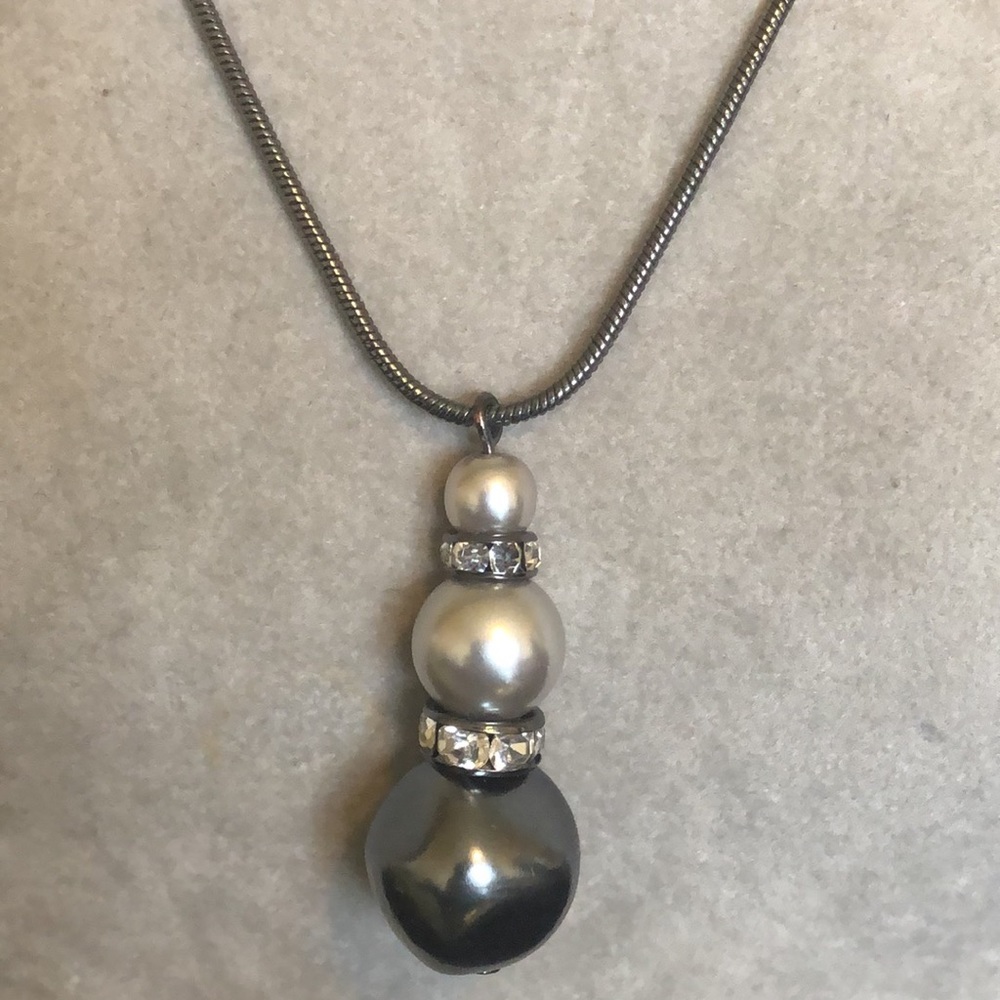 Studio S neck and earring set faux tri tone pearls